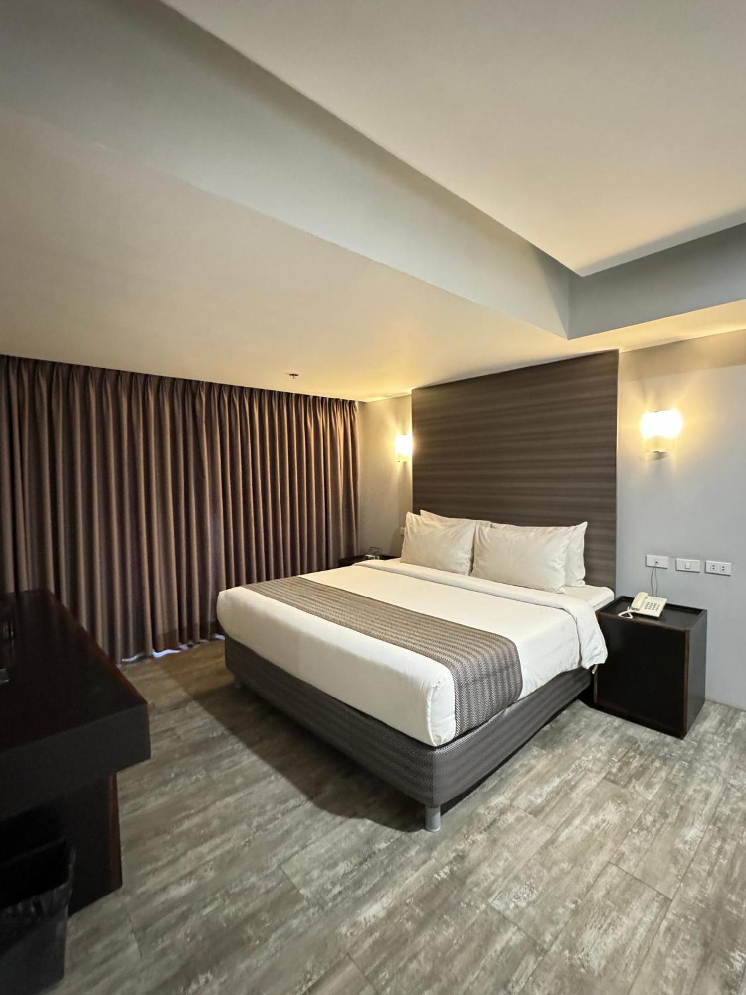 1A Express Hotel Cagayan de Oro Esterno foto