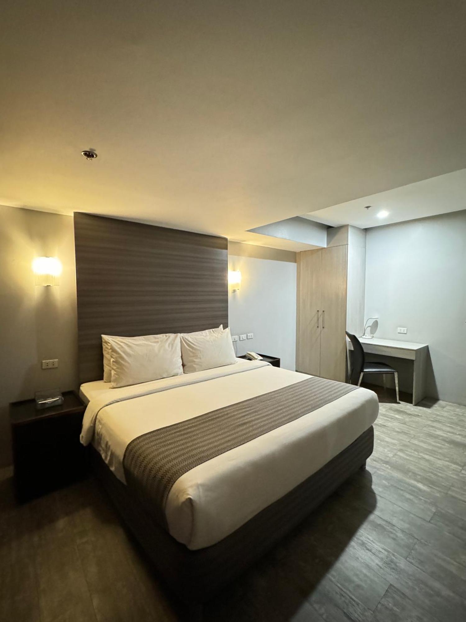 1A Express Hotel Cagayan de Oro Esterno foto