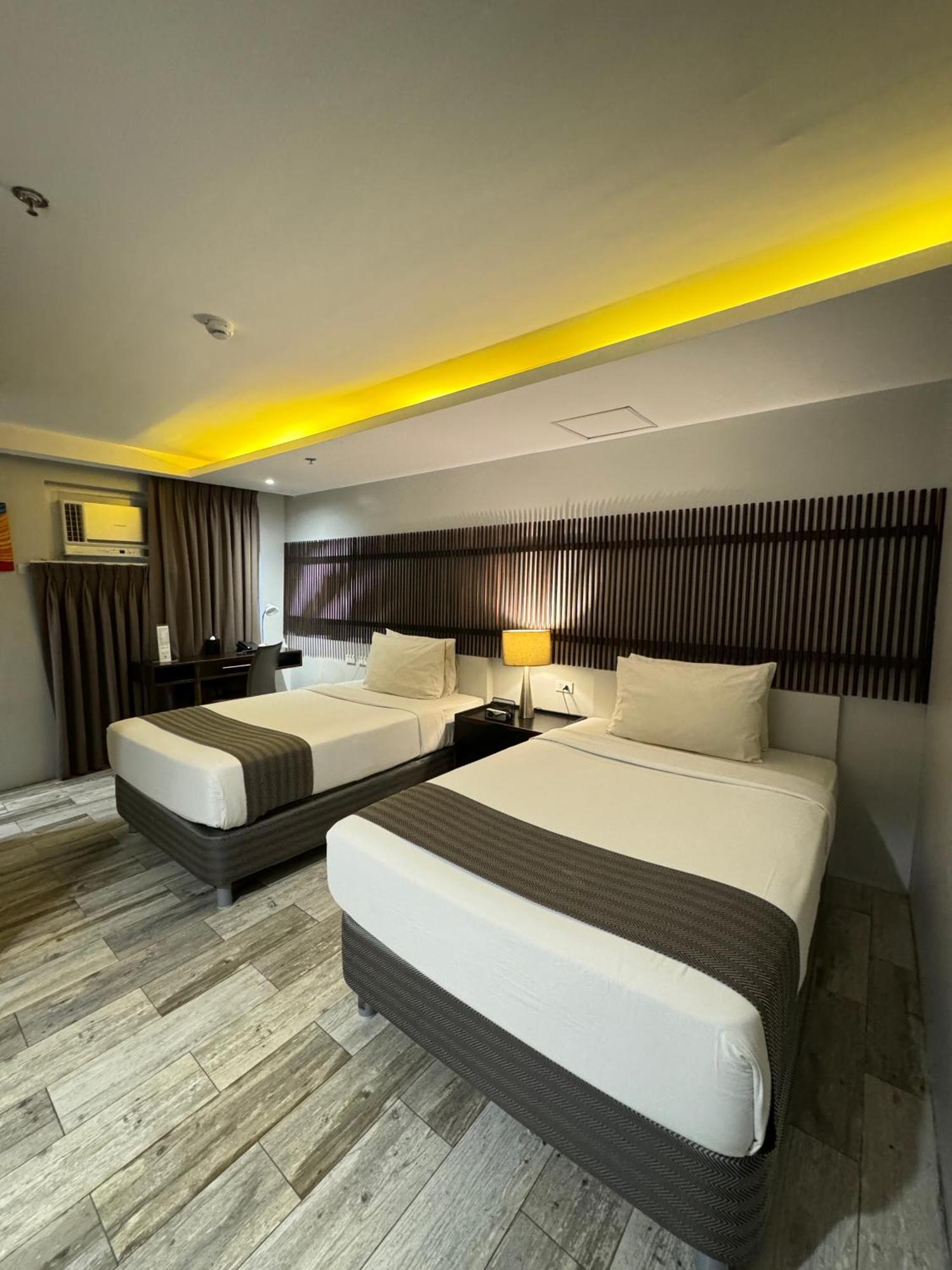 1A Express Hotel Cagayan de Oro Esterno foto