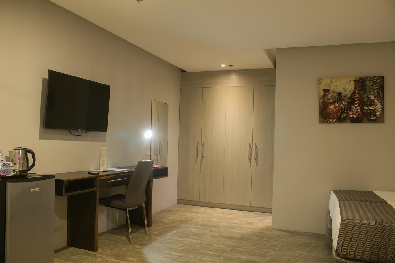 1A Express Hotel Cagayan de Oro Esterno foto